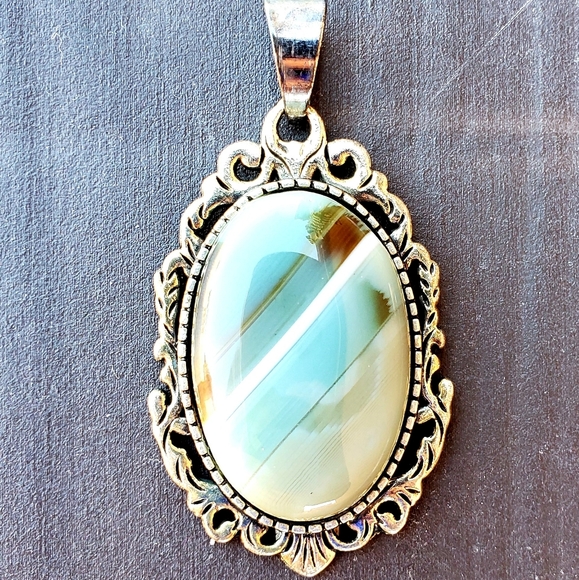 New Carved Copper Green Onyx Agate Oval Pendant. - Picture 4 of 10
